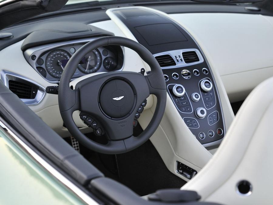 Интерьер Aston Martin Vanquish Volante 2013 года  (NA) (фото 6 из 36)